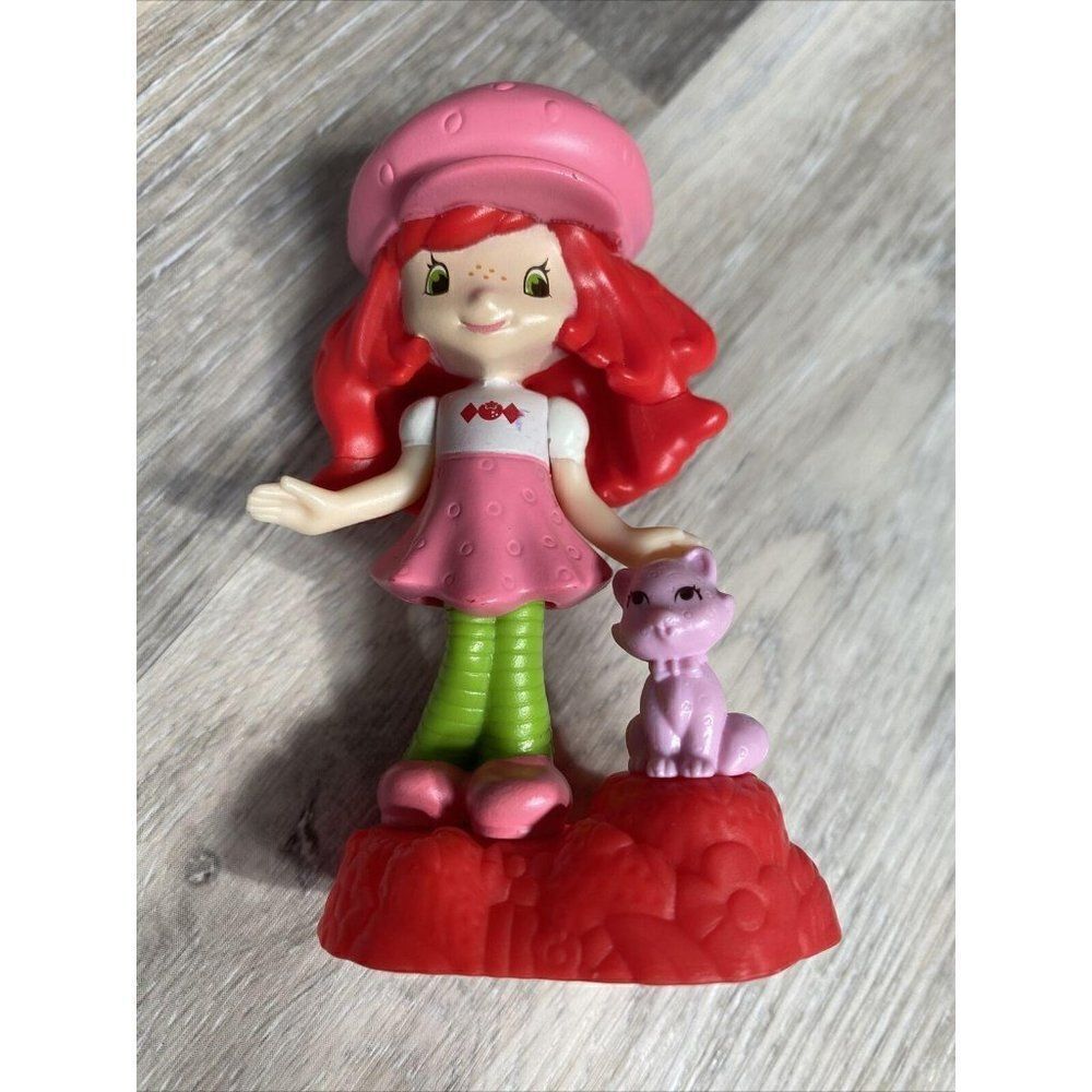 Strawberry Shortcake Figurine with Custard C
